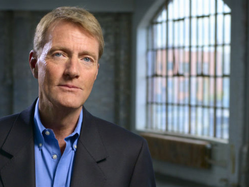 Headshot of author Lee Child by a window.